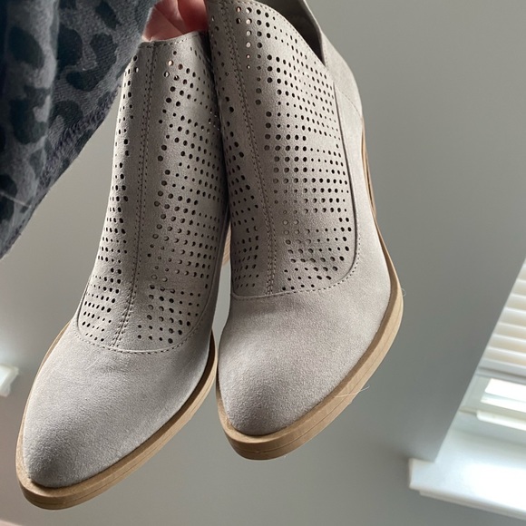 NWT Dolce Vita Gray booties - Picture 6 of 6